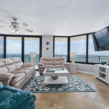 Beachfront 3 Bed, 3 Bath Condo, Balcony & Pool